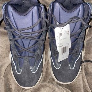 Yeezy sneakers new - No Box - size 5.5 boys